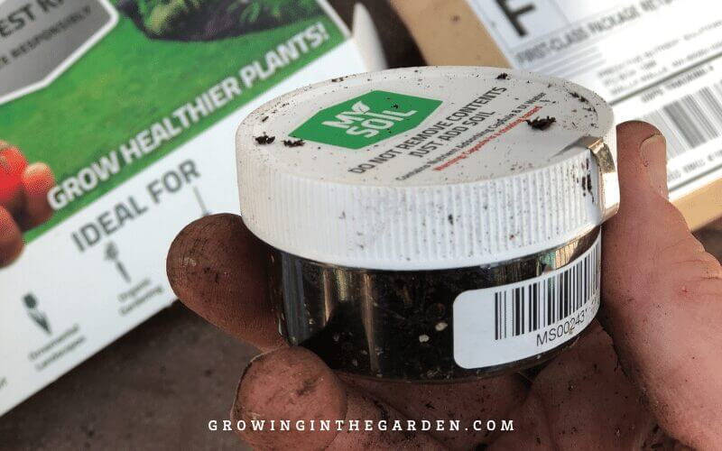 Dump the filled scoop into the sample jar with the water and nutrient-absorbing capsule. 